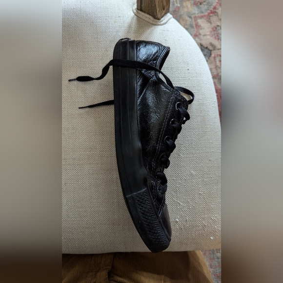 Chuck Taylor All Star Mono Leather Low Top - Picture 11 of 15